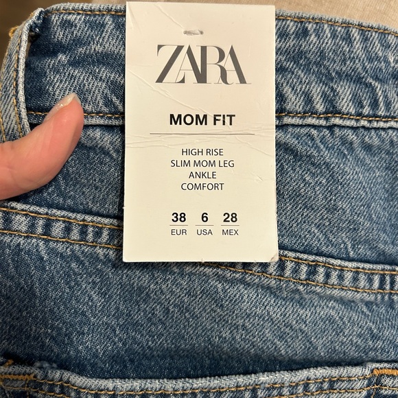 NWT Zara Mom Fit Classic Jeans, sz 6 - Picture 3 of 3